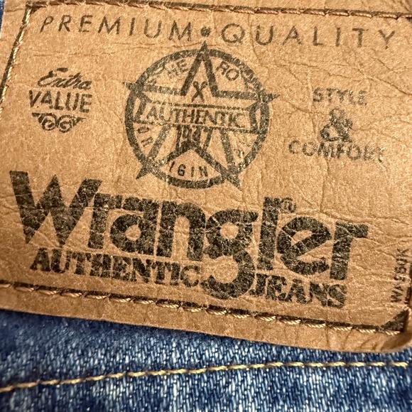 Wrangler Authentic Jeans‎ Mens 44x30 Blue Denim Straight Leg Premium Quality - Picture 3 of 9